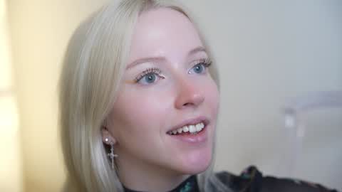 Snapshot of my_stella chatting on December 10, 4:38 pm STELLA Im here today online show from December 10, 4:38 pm