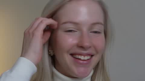 Snapshot of my_stella chatting on January 28, 3:25 pm STELLA Im here today online show from January 28, 3:25 pm