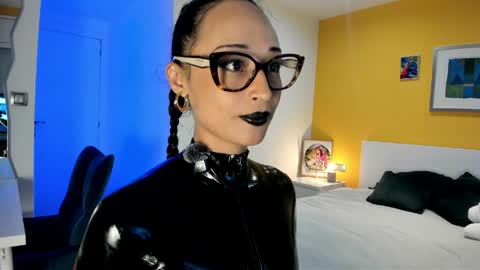 Lola online show from March 20, 7:41 pm