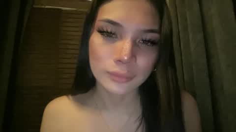 UR GIRL NEXTDOOR online show from December 21, 4:00 pm