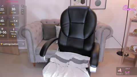 mystic_nova_ online show from May 22, 11:41 am