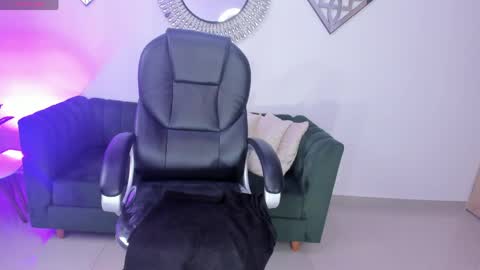 mystic_nova_ online show from May 31, 12:00 pm