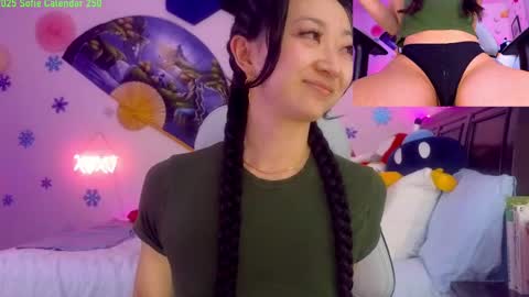 Snapshot of mysweetsofie1 chatting on February 5, 1:26 am MySweetSofie online show from February 5, 1:26 am