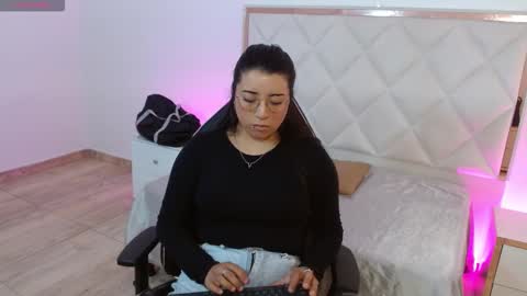 Snapshot of naanaky_tay chatting on October 5, 12:10 pm TARA online show from October 5, 12:10 pm