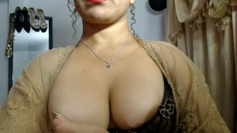 Nadia  online show from July 21, 1:39 am