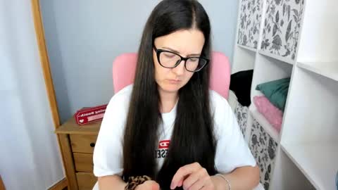 nadiatrue online show from August 1, 3:14 pm