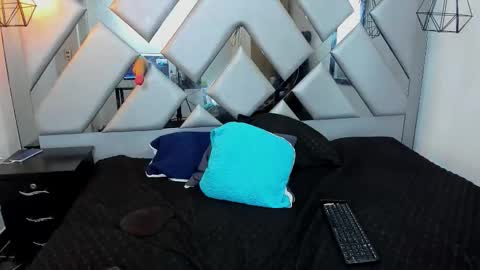 Nahomi  online show from September 11, 11:38 pm