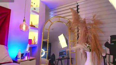 NahomiRoss online show from June 6, 1:28 pm