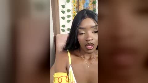 Nahomy  online show from June 15, 12:55 am