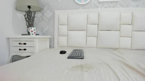 naia_cox online show from February 3, 6:40 am