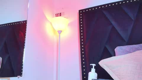 Naia x online show from January 15, 11:33 pm