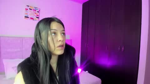 naiavoss online show from November 18, 12:06 pm