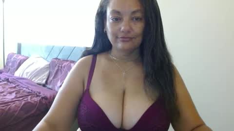 Snapshot of nala_thickk chatting on December 5, 2:55 pm Nala Thickk online show from December 5, 2:55 pm