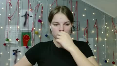 Nana online show from December 3, 4:20 pm