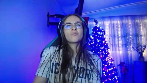 nanna yoshi online show from December 17, 12:12 am