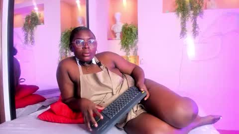 nanymoreno online show from November 18, 1:01 pm