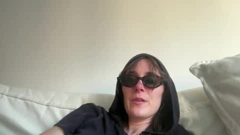 Naomi      online show from June 3, 11:21 pm