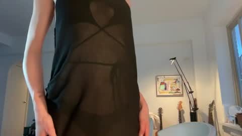 Naomi      online show from July 29, 12:10 am