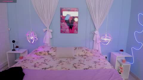 Naomi online show from April 14, 8:42 pm