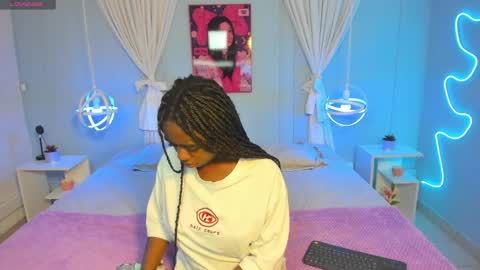 Naomi online show from March 26, 8:10 pm