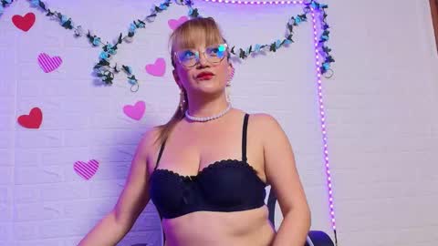 Naomi online show from October 6, 11:27 am