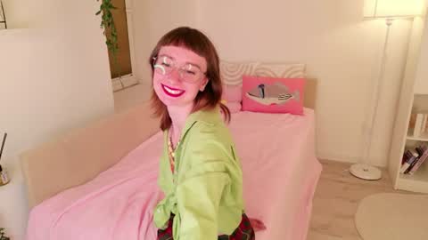 naomi_evermore online show from July 19, 9:00 am