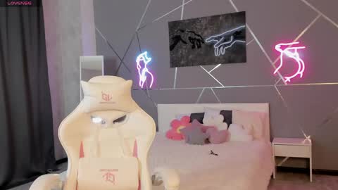 naomi_reiss online show from June 9, 2:55 am
