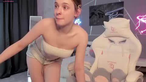 naomi_reiss online show from July 9, 1:52 am