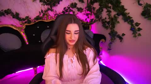 naomibaae online show from November 20, 3:35 pm