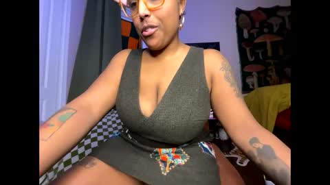 Naomigiirl6 online show from January 5, 11:33 pm
