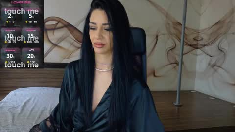 Snapshot of naomiscarlett chatting on February 12, 8:27 am NaomiScarlett online show from February 12, 8:27 am