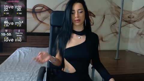 Snapshot of naomiscarlett chatting on February 19, 6:11 am NaomiScarlett online show from February 19, 6:11 am