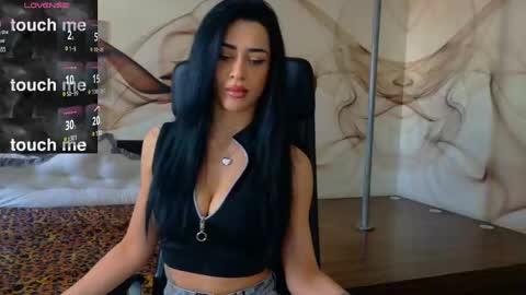 Snapshot of naomiscarlett chatting on March 10, 8:06 am NaomiScarlett online show from March 10, 8:06 am