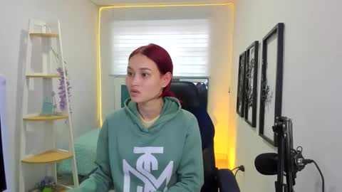 naomy online show from October 20, 8:01 pm