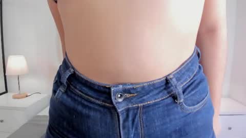 naomycambels online show from June 16, 7:15 pm