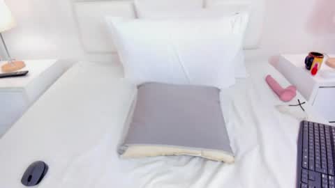 naomycambels online show from July 23, 1:58 am