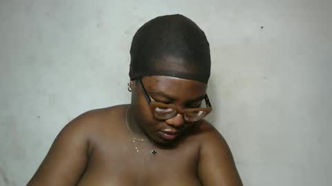 Snapshot of nastyhairy7 chatting on October 6, 7:25 am nastyhairy7 online show from October 6, 7:25 am