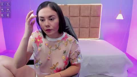 natalia_saenzz_ online show from June 3, 12:06 pm