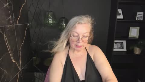 Snapshot of natalicloud chatting on October 8, 1:37 pm NataliCloud online show from October 8, 1:37 pm
