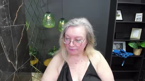 Snapshot of natalicloud chatting on March 5, 2:23 pm NataliCloud online show from March 5, 2:23 pm