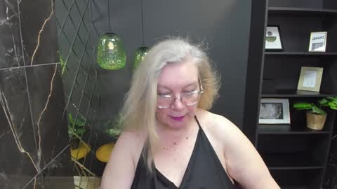 Snapshot of natalicloud chatting on December 3, 1:21 pm NataliCloud online show from December 3, 1:21 pm