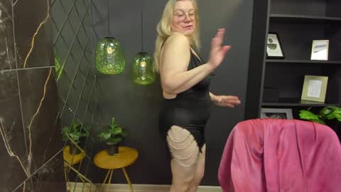 Snapshot of natalicloud chatting on December 15, 1:22 pm NataliCloud online show from December 15, 1:22 pm