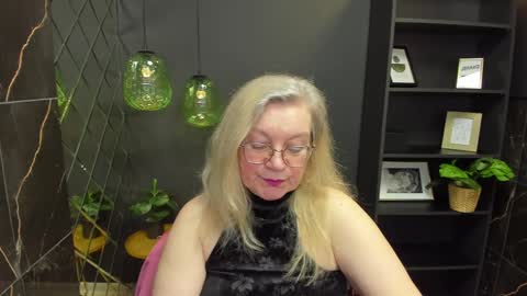Snapshot of natalicloud chatting on December 14, 2:10 pm NataliCloud online show from December 14, 2:10 pm