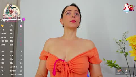 Snapshot of natalie_cowens chatting on December 19, 7:40 pm Natalie online show from December 19, 7:40 pm