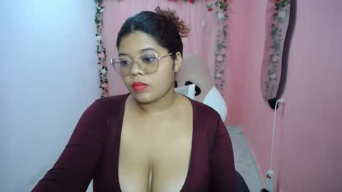 Snapshot of natalie_tits1 chatting on September 19, 9:03 pm natalie_tits1 online show from September 19, 9:03 pm