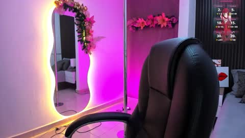 natasha online show from December 18, 12:32 pm