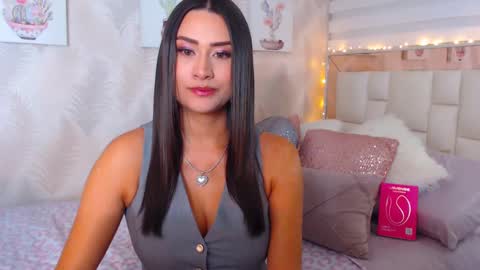 Snapshot of nathalierose_1 chatting on October 10, 8:19 am Nathalie Rose online show from October 10, 8:19 am