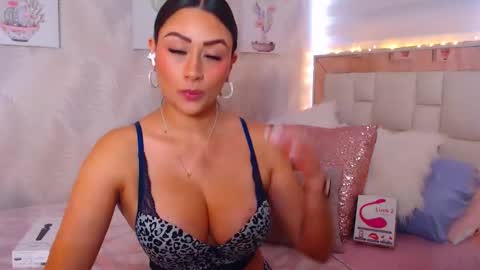 Snapshot of nathalierose_1 chatting on September 21, 2:49 pm Nathalie Rose online show from September 21, 2:49 pm
