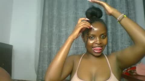 naughtty_bella8 online show from July 13, 10:43 pm
