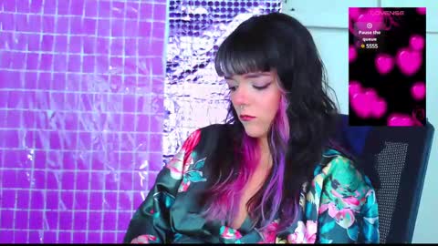 Em  please help me reach 100 thumbs up 3 online show from March 2, 4:25 pm